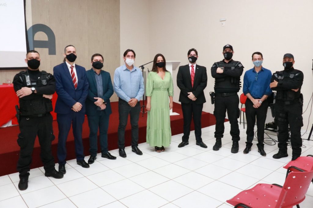 OAB Anápolis participa do lançamento da Exposição “Mãos que Falam”