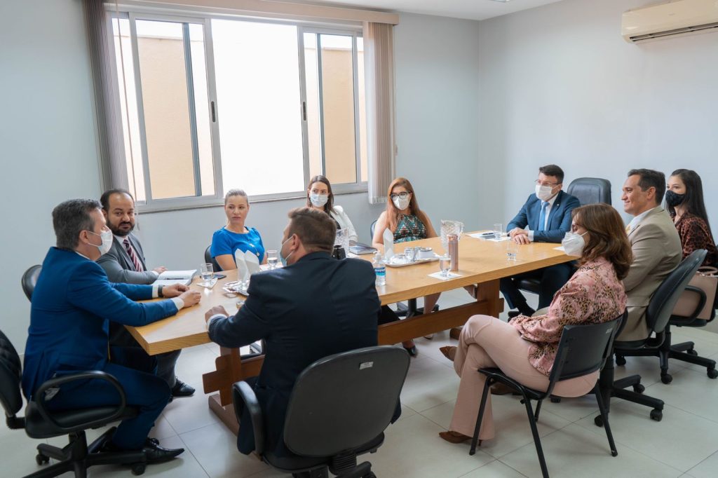 DIRETORIA DA OAB ANÁPOLIS E CONSELHEIROS SECCIONAIS REPRESENTANTES DA SUBSEÇÃO SE REUNEM PARA DISCUTIR PAUTA DE INTERESSE DA ADVOCACIA